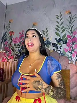 Snapshot of kiim_taaylor chatting on October 13, 2025, 1:02 pm kiim taaylor online show from October 13, 2025, 1:02 pm