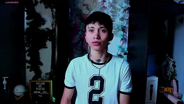 Snapshot of juniior_2311_ chatting on March 5, 2025, 12:33 pm juniior 2311 online show from March 5, 2025, 12:33 pm