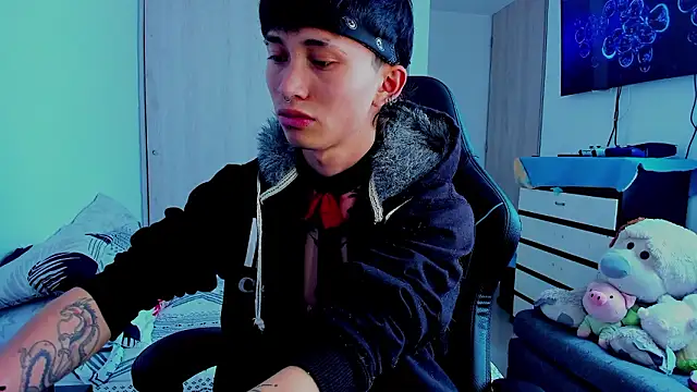 juniior 2311  online show from January 31, 2026, 7:12 pm