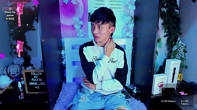 Snapshot of juniior_2311_ chatting on February 19, 2025, 12:03 am juniior 2311 online show from February 19, 2025, 12:03 am