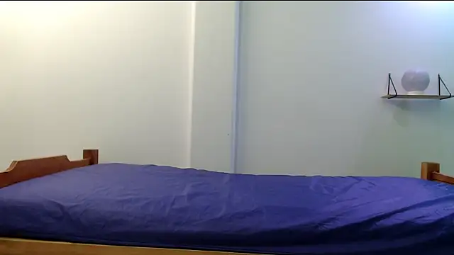 Snapshot of evaleribigtits18 chatting on February 8, 2026, 1:25 am evaleribigtits18 online show from February 8, 2026, 1:25 am