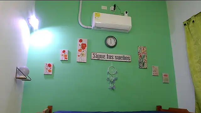 Snapshot of evaleribigtits18 chatting on February 5, 2026, 1:23 am evaleribigtits18 online show from February 5, 2026, 1:23 am