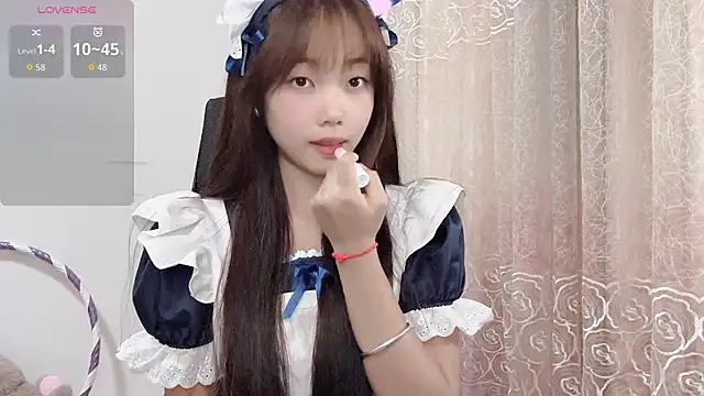 Snapshot of Lvy--v chatting on October 29, 2025, 11:03 pm Lvy--v online show from October 29, 2025, 11:03 pm