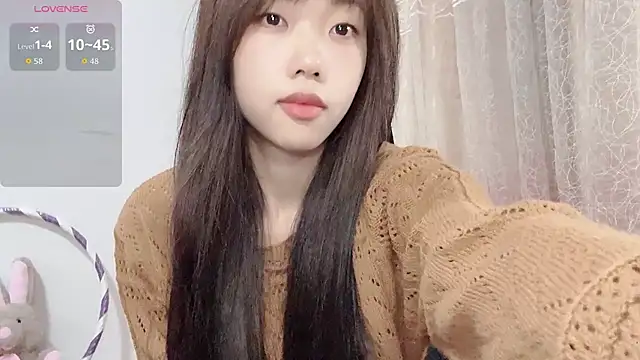 Snapshot of Lvy--v chatting on October 28, 2025, 10:31 pm Lvy--v online show from October 28, 2025, 10:31 pm