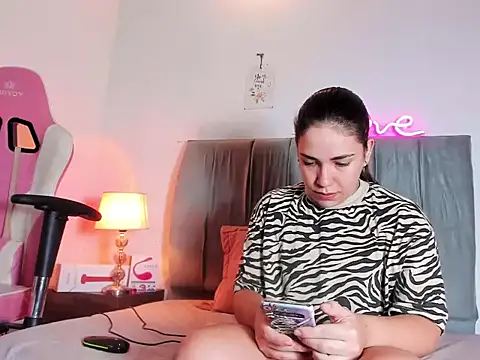 Snapshot of Sofia_Guzman_xxx chatting on November 4, 2025, 6:44 pm Sofia Guzman xxx online show from November 4, 2025, 6:44 pm