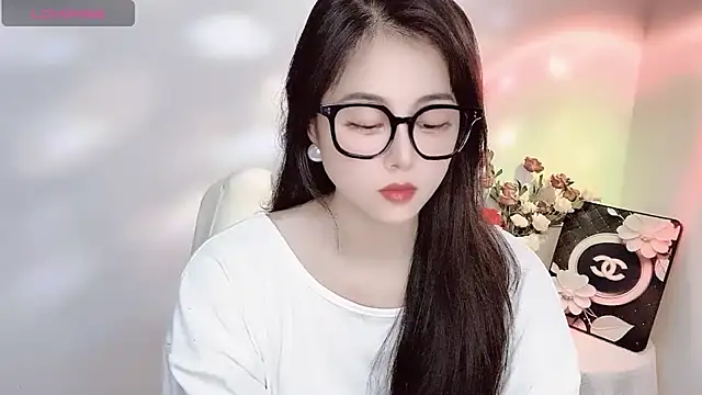 Snapshot of Lydia_170 chatting on June 15, 2026, 8:08 pm Lydia 170 online show from June 15, 2026, 8:08 pm