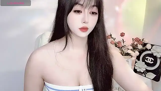 Snapshot of Lydia_170 chatting on August 8, 2026, 9:22 pm Lydia 170 online show from August 8, 2026, 9:22 pm