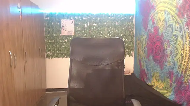 BurningVenus12 online show from September 28, 2025, 9:44 pm