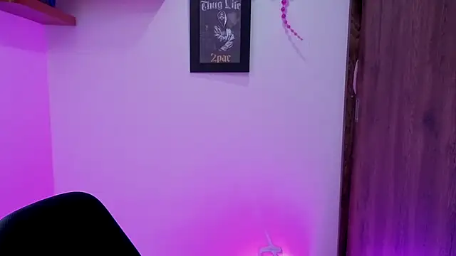 Snapshot of avans_15 chatting on October 17, 2025, 8:21 pm avans 15 online show from October 17, 2025, 8:21 pm