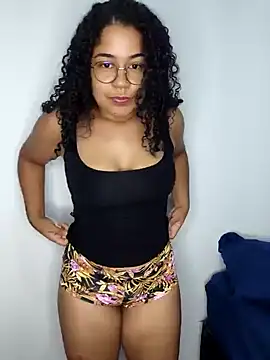 VitoriaFernandes online show from February 14, 2025, 12:30 am