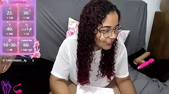 VitoriaFernandes online show from January 18, 2025, 8:09 pm