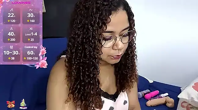 VitoriaFernandes online show from December 7, 2024, 12:36 am