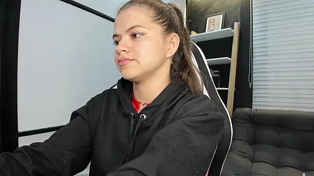 PaigeJayden online show from February 19, 2025, 2:12 am