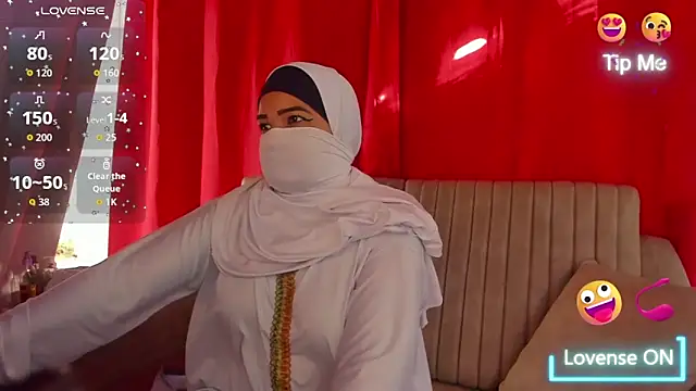 Snapshot of Falak-Yasin chatting on September 25, 2025, 12:33 pm Falak-Yasin online show from September 25, 2025, 12:33 pm