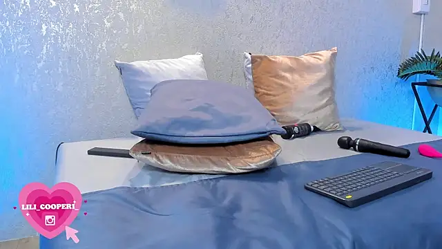 lilicooper  online show from February 4, 2025, 2:39 am