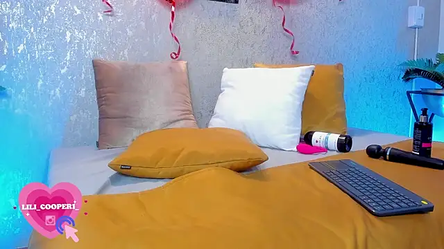 lilicooper  online show from February 15, 2025, 11:25 pm