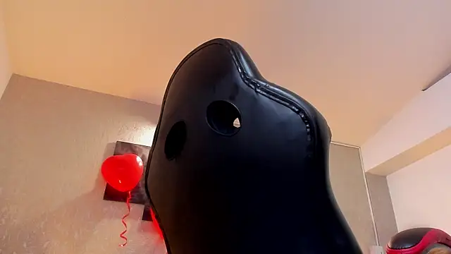 lilicooper  online show from February 15, 2025, 5:19 am