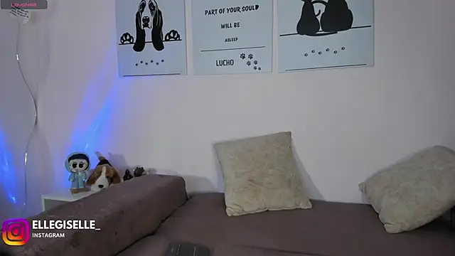 ElleGisellee online show from October 14, 2025, 2:23 am