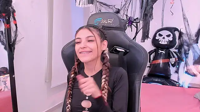 Snapshot of sofiarouge chatting on October 16, 2025, 8:17 pm sofiarouge online show from October 16, 2025, 8:17 pm