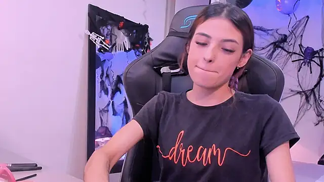 Snapshot of sofiarouge chatting on October 8, 2025, 7:58 pm sofiarouge online show from October 8, 2025, 7:58 pm