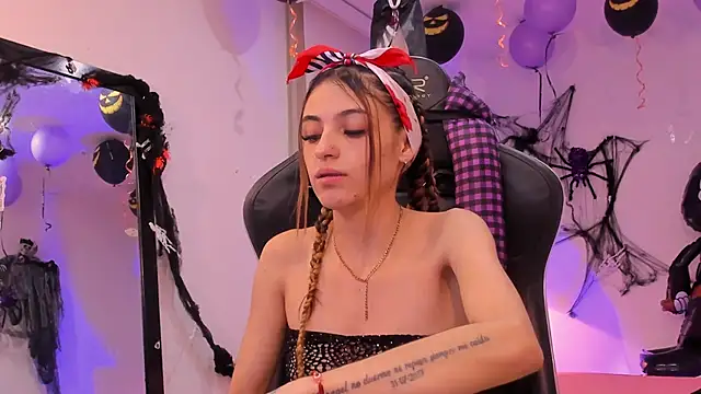 Snapshot of sofiarouge chatting on October 24, 2025, 7:35 pm sofiarouge online show from October 24, 2025, 7:35 pm