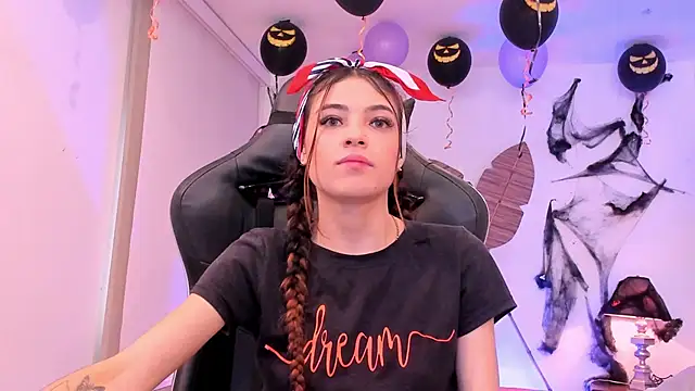 Snapshot of sofiarouge chatting on October 20, 2025, 7:36 pm sofiarouge online show from October 20, 2025, 7:36 pm