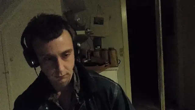 Stephanien online show from January 8, 2025, 3:39 pm