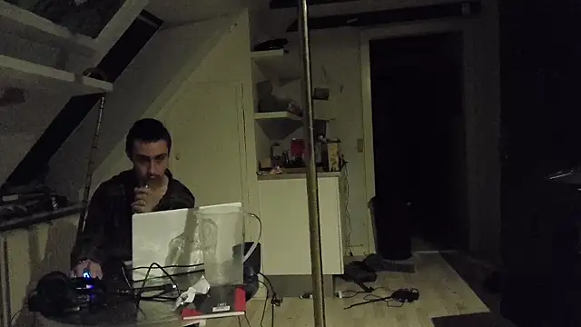 Stephanien online show from December 3, 2024, 5:17 pm