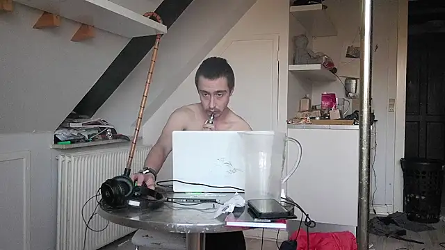 Stephanien online show from December 3, 2024, 1:06 pm