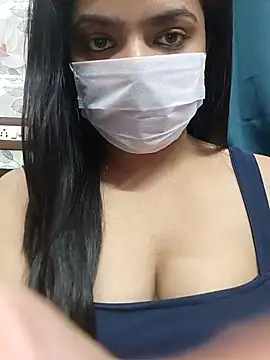 Myloveurvi online show from December 18, 2025, 9:58 am