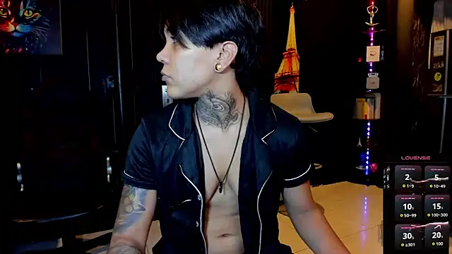 Snapshot of ZhoeStrong chatting on October 11, 2025, 10:44 pm ZhoeStrong online show from October 11, 2025, 10:44 pm