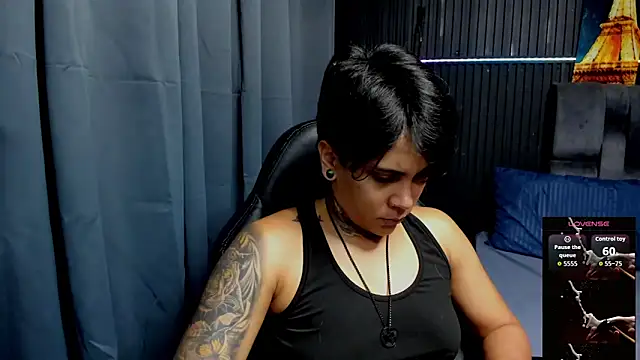 ZhoeStrong online show from November 2, 2025, 10:15 pm