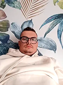 Snapshot of GLouglou19 chatting on September 13, 2025, 3:56 pm GLouglou19 online show from September 13, 2025, 3:56 pm