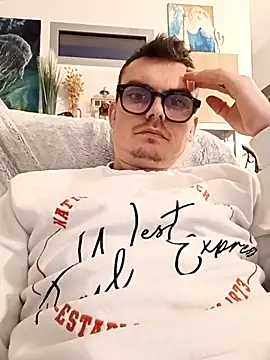 Snapshot of GLouglou19 chatting on January 9, 2026, 5:20 pm GLouglou19 online show from January 9, 2026, 5:20 pm