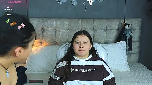 Snapshot of Laia_and_Aloby chatting on October 24, 2025, 10:20 pm Laia and Aloby online show from October 24, 2025, 10:20 pm