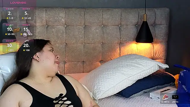 Snapshot of Laia_and_Aloby chatting on September 22, 2025, 10:16 pm Laia and Aloby online show from September 22, 2025, 10:16 pm