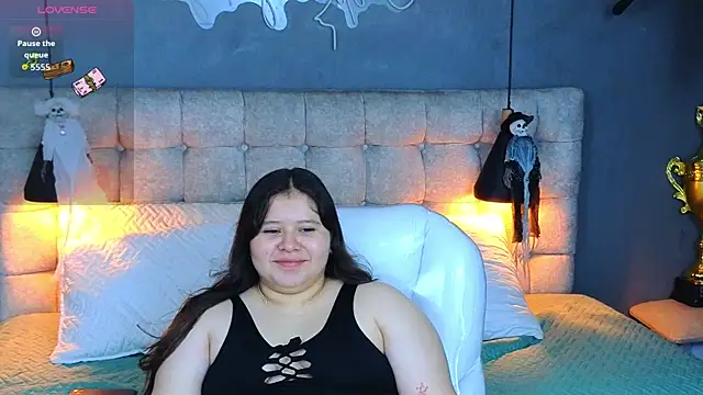 Snapshot of Laia_and_Aloby chatting on October 10, 2025, 10:21 pm Laia and Aloby online show from October 10, 2025, 10:21 pm