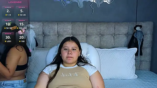 Snapshot of Laia_and_Aloby chatting on October 29, 2025, 10:20 pm Laia and Aloby online show from October 29, 2025, 10:20 pm