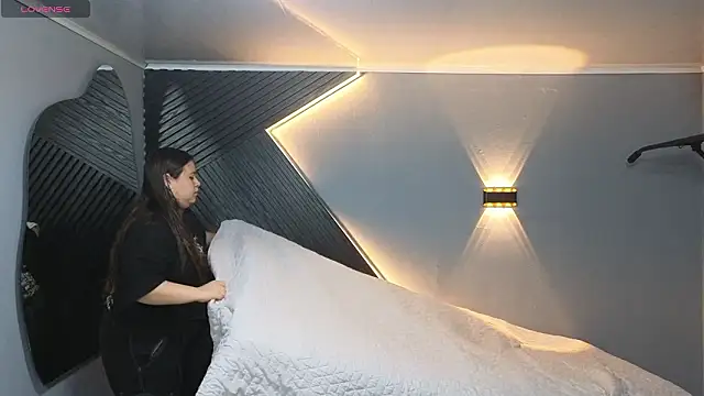 Laia and Aloby online show from March 3, 2026, 10:06 pm