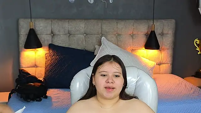 Snapshot of Laia_and_Aloby chatting on September 18, 2025, 10:24 pm Laia and Aloby online show from September 18, 2025, 10:24 pm