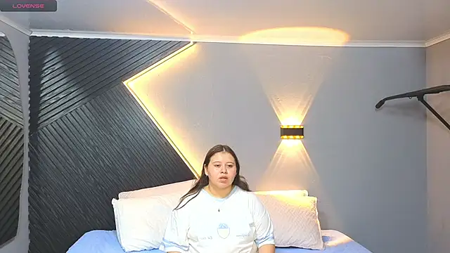 Snapshot of Laia_and_Aloby chatting on February 21, 2026, 10:12 pm Laia and Aloby online show from February 21, 2026, 10:12 pm