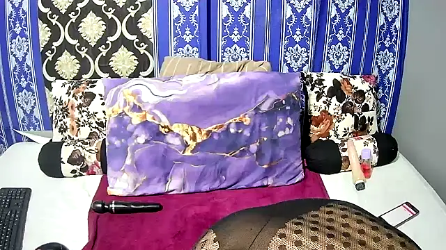 JennyFawX  online show from September 23, 2025, 6:15 pm