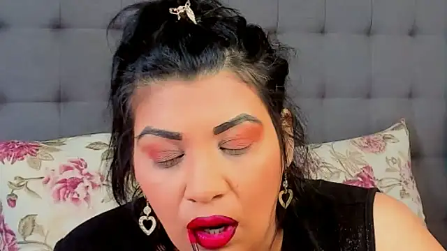 AmyCubes online show from February 25, 2025, 5:19 pm