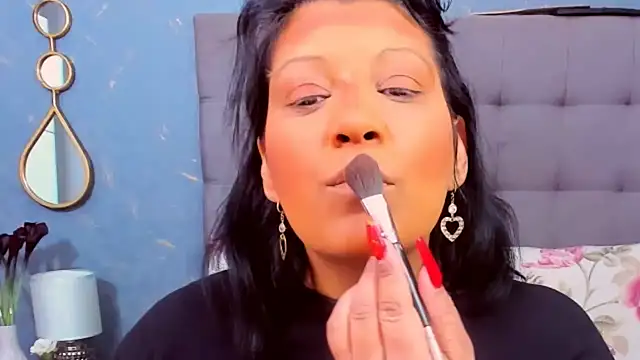 AmyCubes online show from February 12, 2025, 4:33 am