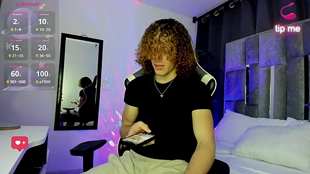 Snapshot of All3ssandr0 chatting on December 19, 2024, 12:13 am All3ssandr0 online show from December 19, 2024, 12:13 am