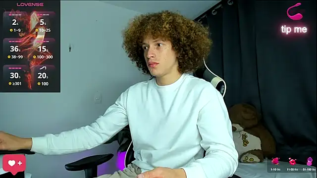 Snapshot of All3ssandr0 chatting on March 15, 2025, 2:56 am All3ssandr0 online show from March 15, 2025, 2:56 am