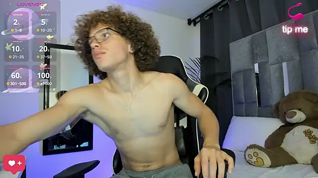 Snapshot of All3ssandr0 chatting on January 11, 2025, 1:37 am All3ssandr0 online show from January 11, 2025, 1:37 am