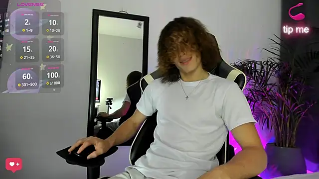 Snapshot of All3ssandr0 chatting on December 22, 2024, 12:28 am All3ssandr0 online show from December 22, 2024, 12:28 am