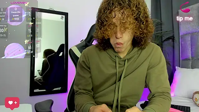 Snapshot of All3ssandr0 chatting on December 5, 2024, 2:04 am All3ssandr0 online show from December 5, 2024, 2:04 am