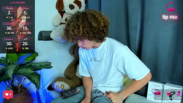 Snapshot of All3ssandr0 chatting on March 6, 2025, 4:41 am All3ssandr0 online show from March 6, 2025, 4:41 am